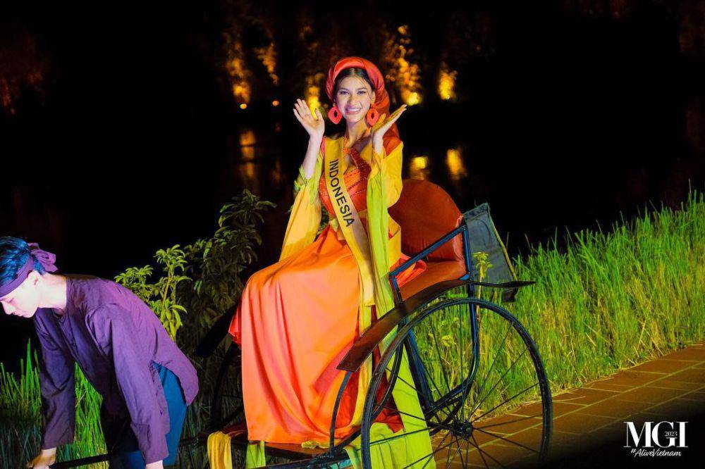 Potret Ritassya Wellgreat dalam Balutan Pakaian Tradisional Vietnam (Instagram.com/missgrandinternational)