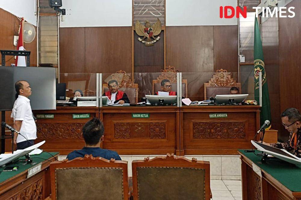 Sidang kasus peretasan akun Whatsapp jurnalis Narasi Jay Akbar dengan tergugat PT Telekomsel digelar di Pengadilan Negeri Jakarta Selatan, Senin (16/10/2023). (IDN Times/Lia Hutasoit)
