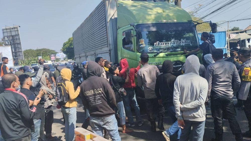 Aksi unjuk rasa di Makassar memprotes rezim "Dinasti Jokowi", Senin (16/10/2023)/Istimewa