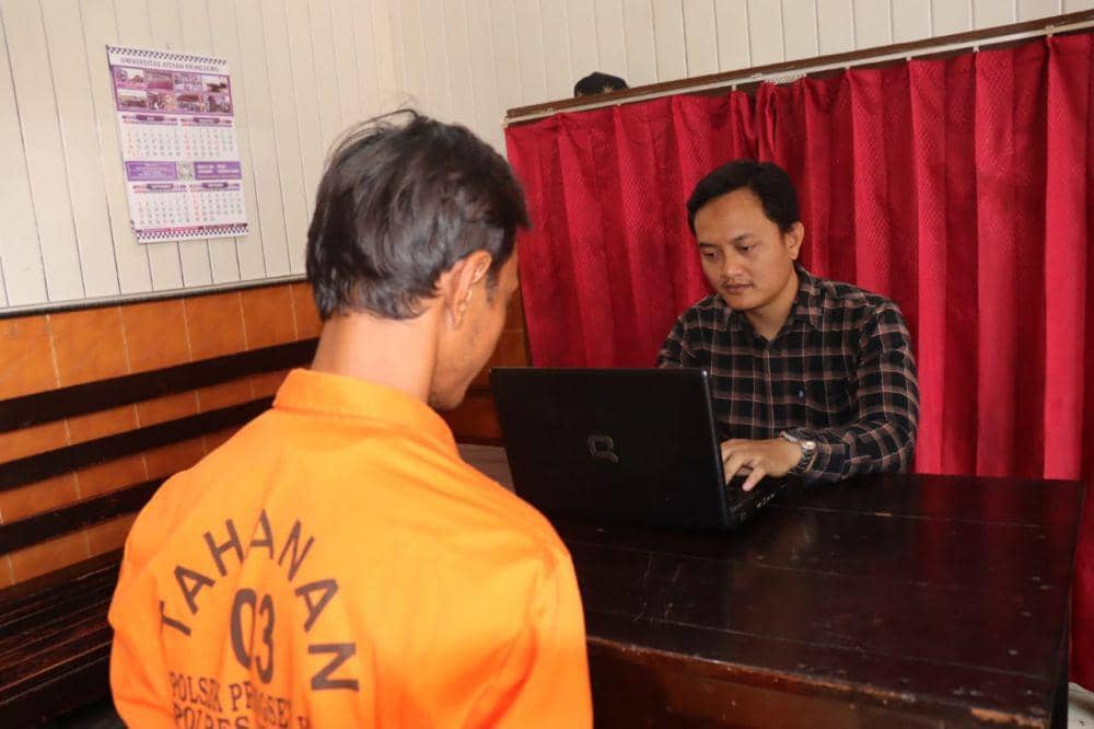 WAP (38) warga Kecamatan Ambarawa, Kabupaten Pringsewu ditangkap dan ditetapkan sebagai tersangka oleh polisi. (Dok. Polres Pringsewu).