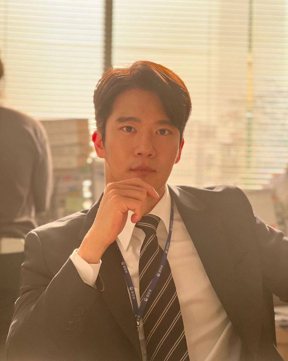 Ha Seok Jin (Artist_eunji via Instagram.com/haseokjin)
