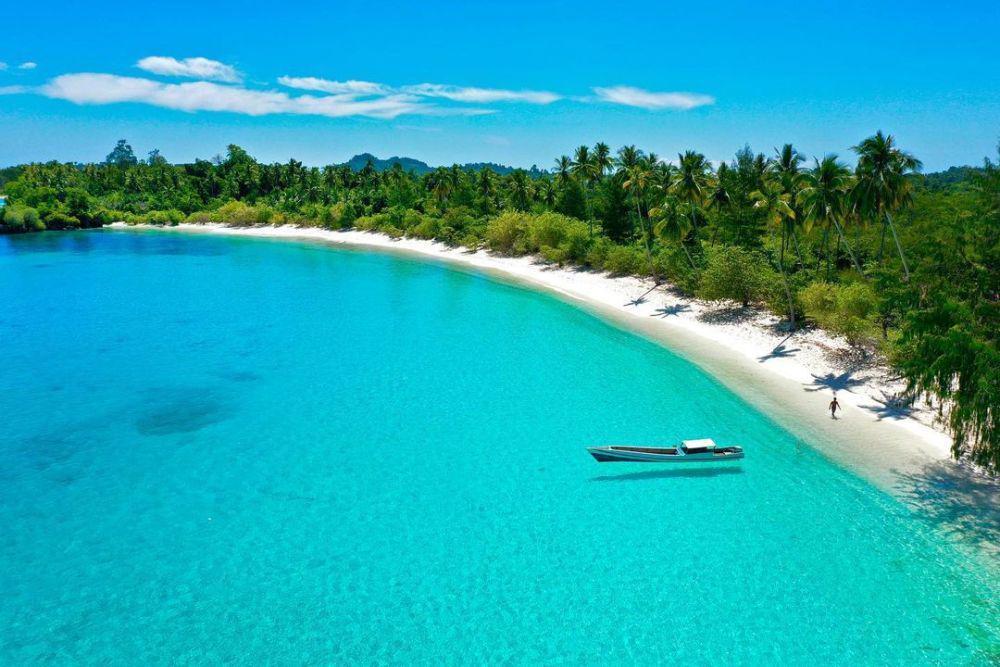 10 Potret Pantai Oyama Banggai Laut yang Indahnya Bak Kepingan Surga