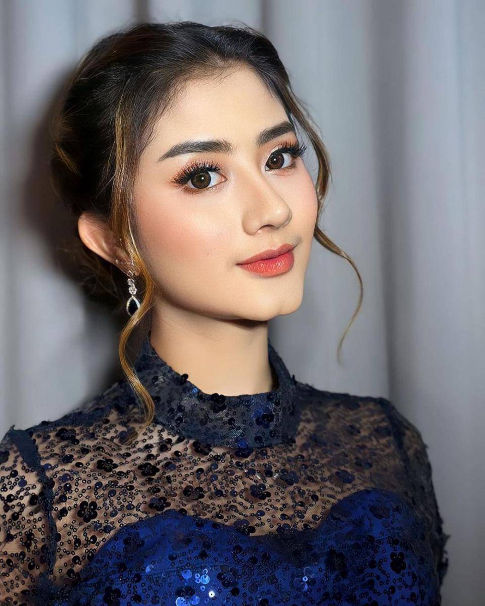 Ghea Youbi (instagram.com/gheayoubi)