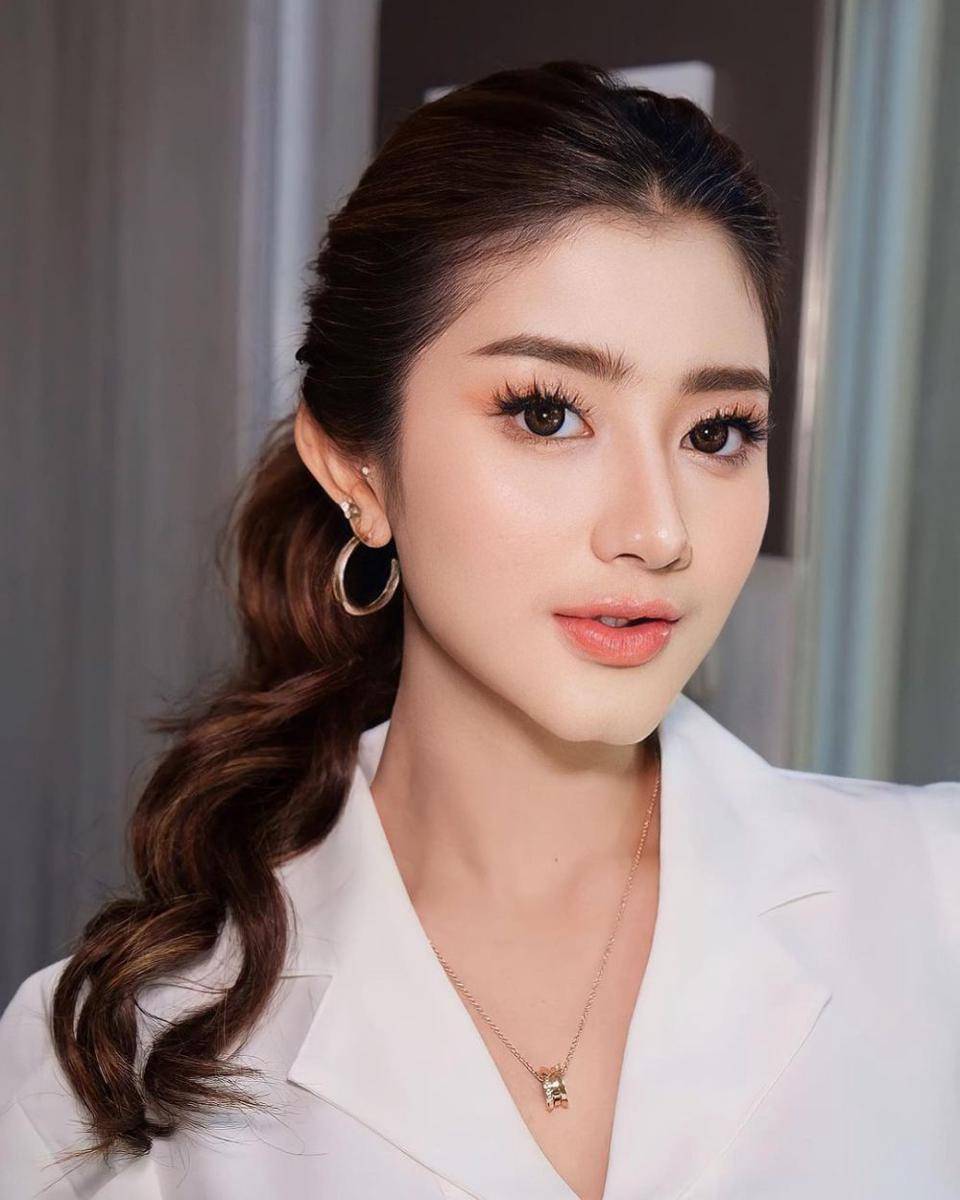 Ghea Youbi (instagram.com/gheayoubi)