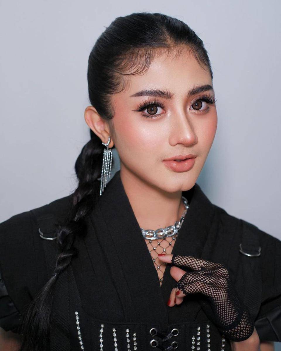 Ghea Youbi (instagram.com/gheayoubi)