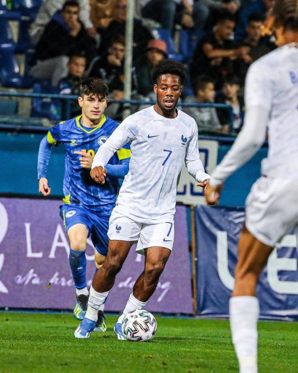 Elye Wahi saat berseragam tim U-21 Prancis. (instagram.com/e.wahi7/)
