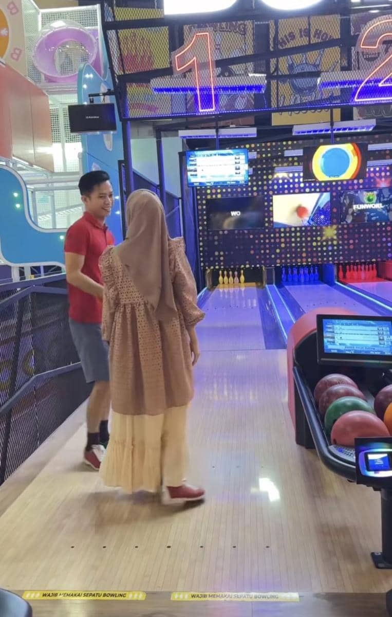 potret Larissa Chou dan suami main bowling (Instagram.com/larissachou)