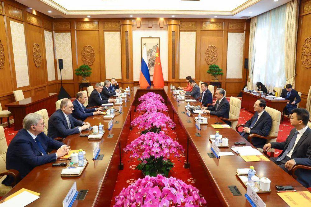 Delegasi Rusia bertemu dengan delegasi China di Beijing (Twitter.com/MFA Russia)