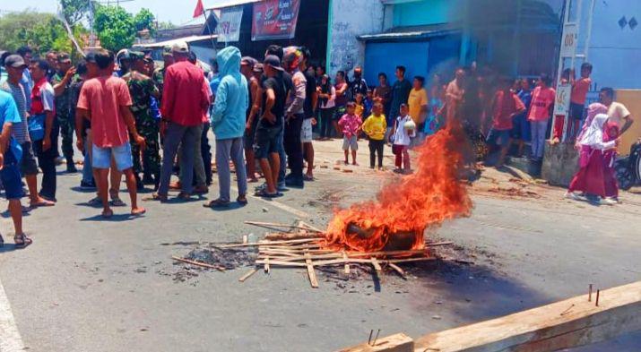 Tak Masuk DPT saat Pilkades, Warga di Dompu Blokade Jalan