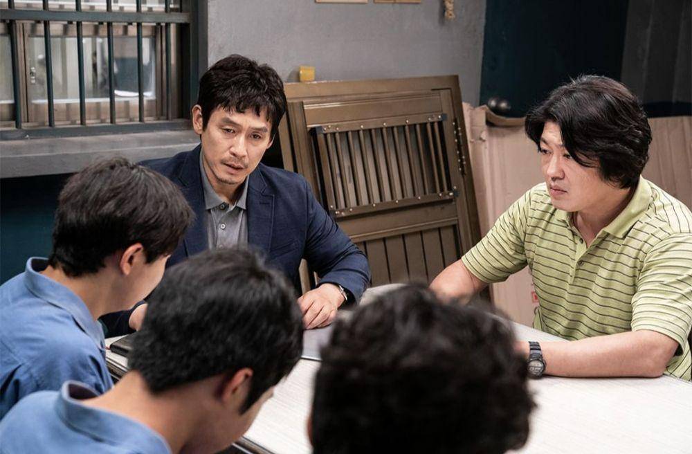 cuplikan Sul Kyung Gu dan Heo Sung Tae di film The Boys (instagram.com/cjenmmovie)