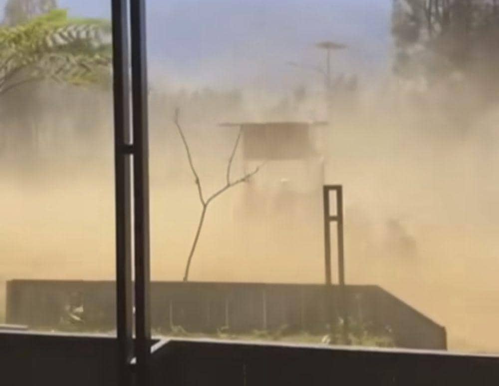 Viral Badai Pasir Melanda Kota Batu