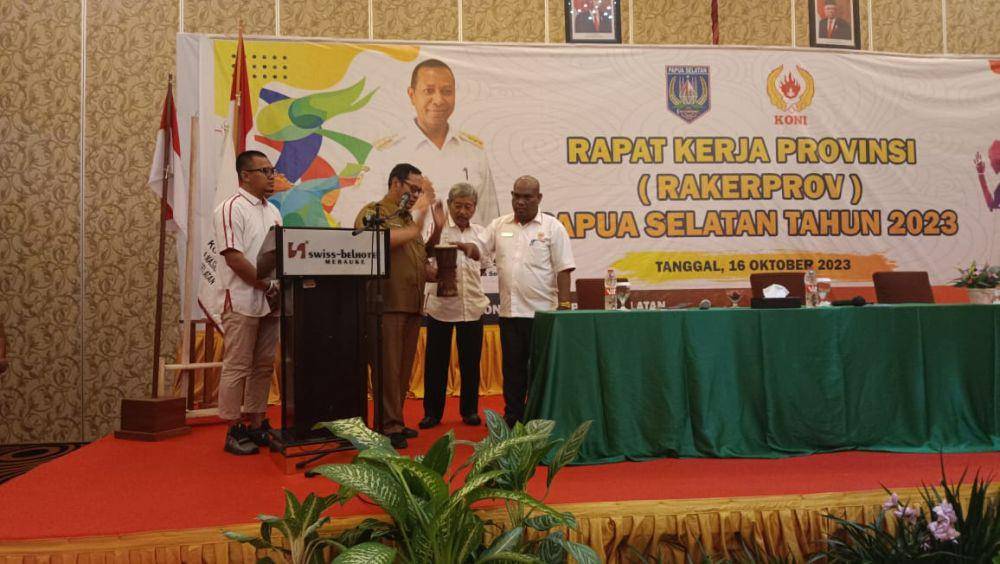 Pembukaan Rakerprov KONI PPS oleh Asisten 1 Setda PPS, Waket KONI PPS, didampingi perwakilan pengurus KONI pusat. (IDN Times/Istimewa)
