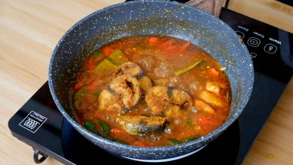 ilustrasi memasak ikan tongkol kuah pedas manis (YouTube.com/Lis Achmady)