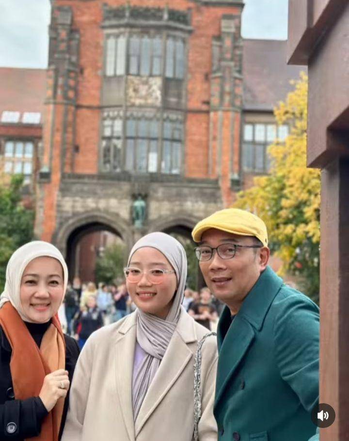 Ridwan kamil lepas anakk kuliah (Instagram.com/ridwankamil)