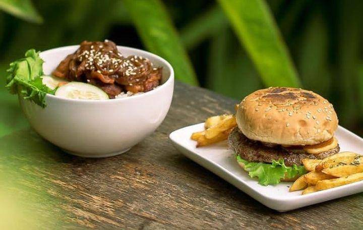 foto rice bowl dan burger Kedai Tuman (instagram.com/kedaituman)