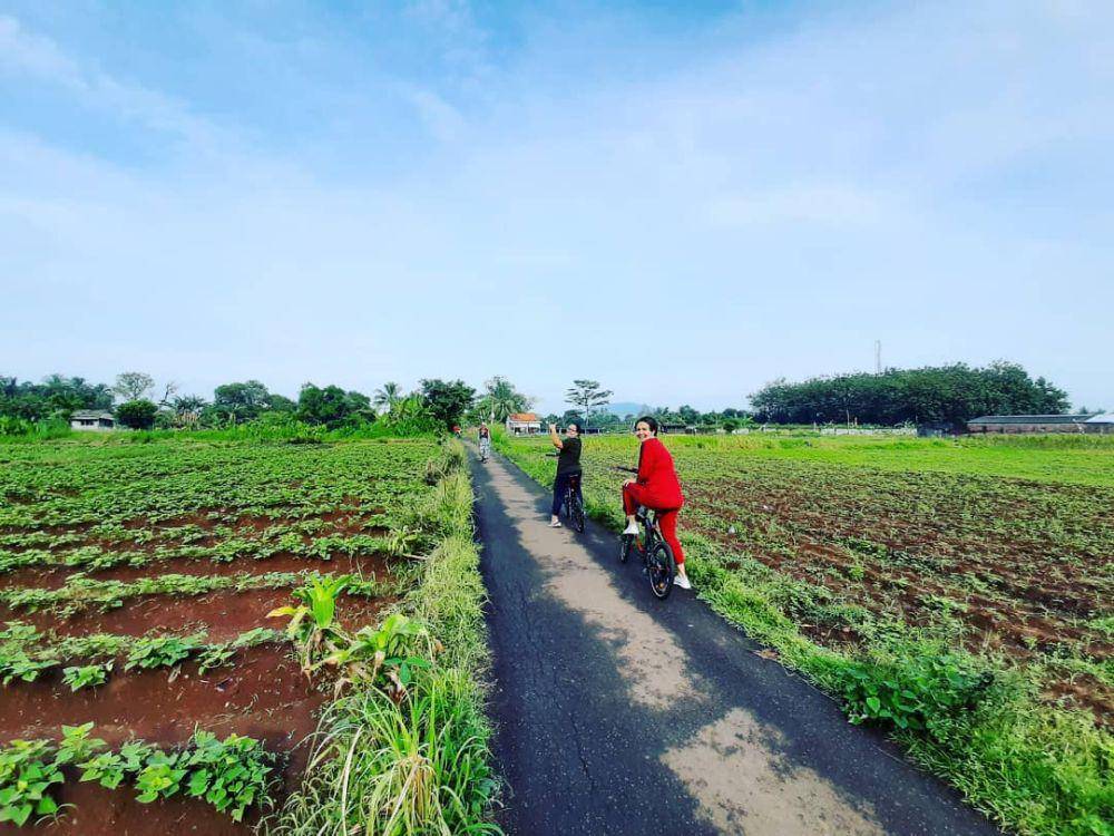 tur keliling di Kampoeng Wisata Cinangneng (instagram.com/kampoengwisatacinangneng)