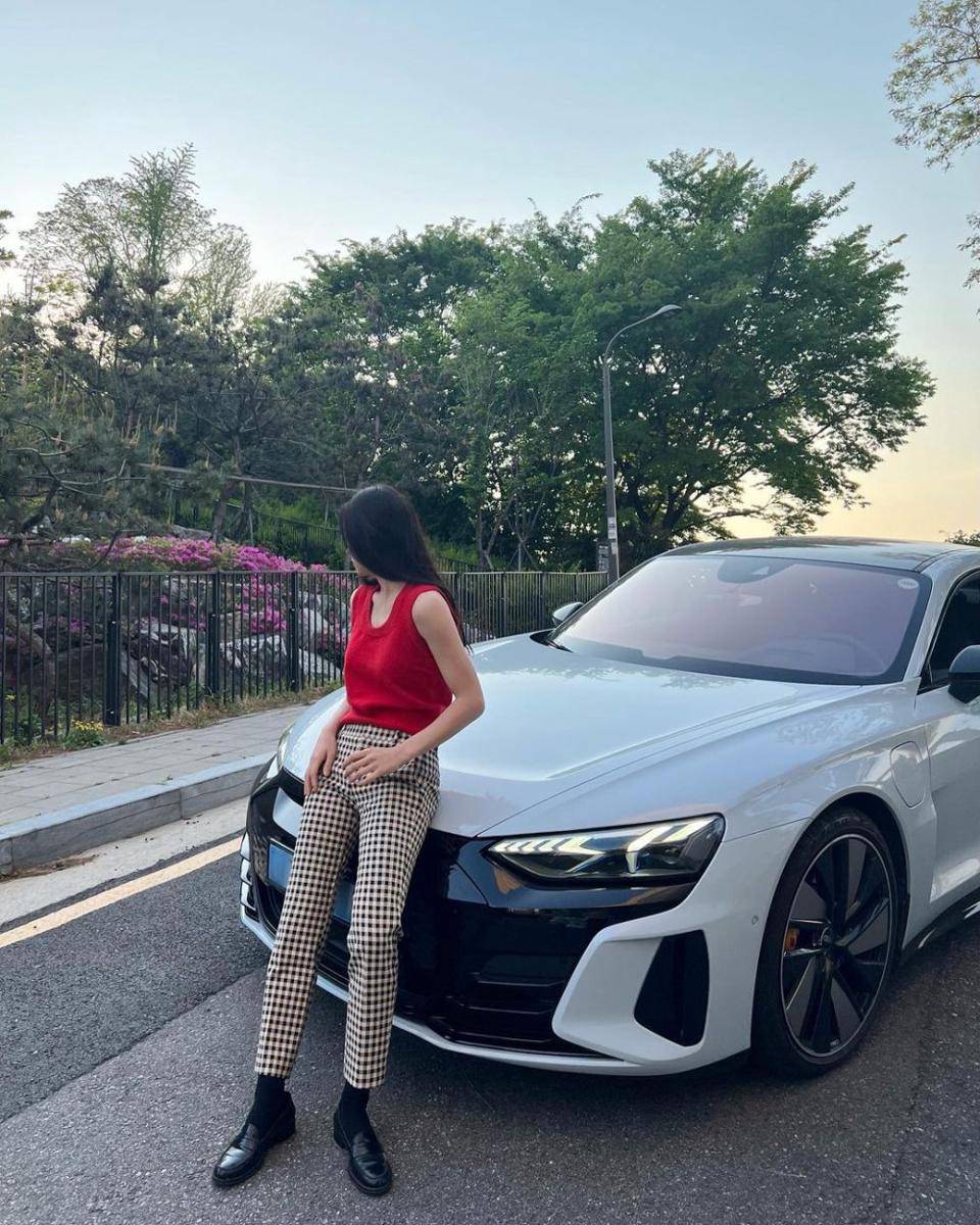 Krystal Jung (instagram.com/vousmevoyez)