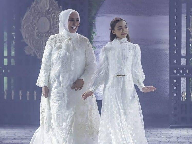 Pagelaran kembali koleksi Rose and Beyond dari jenama Ayu Dyah Andari di The Langham, Jakarta. 16 Oktober 2023. (dok. TIM MUARA BAGDJA)