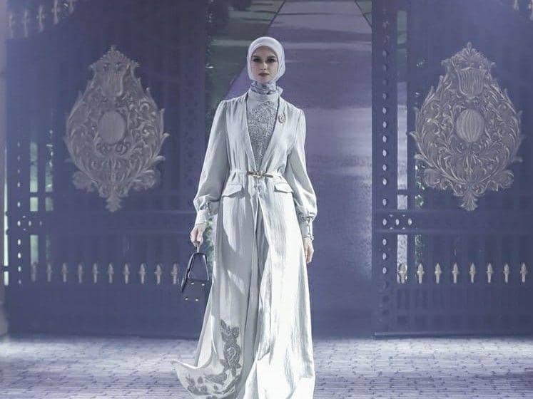 Pagelaran kembali koleksi Rose and Beyond dari jenama Ayu Dyah Andari di The Langham, Jakarta. 16 Oktober 2023. (dok. TIM MUARA BAGDJA)