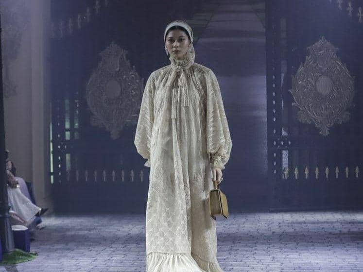 Pagelaran kembali koleksi Rose and Beyond dari jenama Ayu Dyah Andari di The Langham, Jakarta. 16 Oktober 2023. (dok. TIM MUARA BAGDJA)