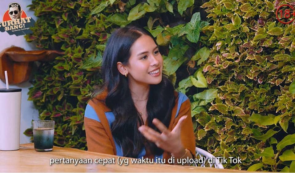 Maudy Ayunda di konten Curhat Bang Denny Sumargo (YouTube.com/CURHAT BANG Denny Sumargo)