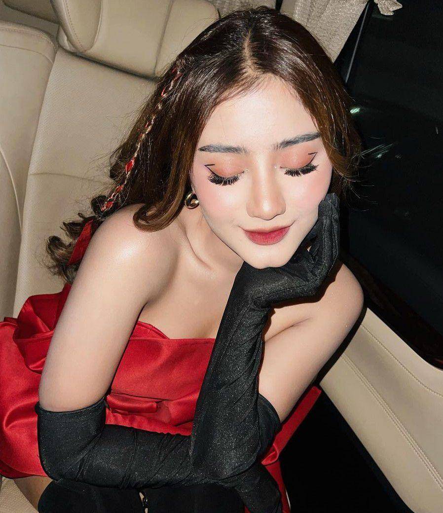 Ghea Youbi (instagram.com/gheayoubi)
