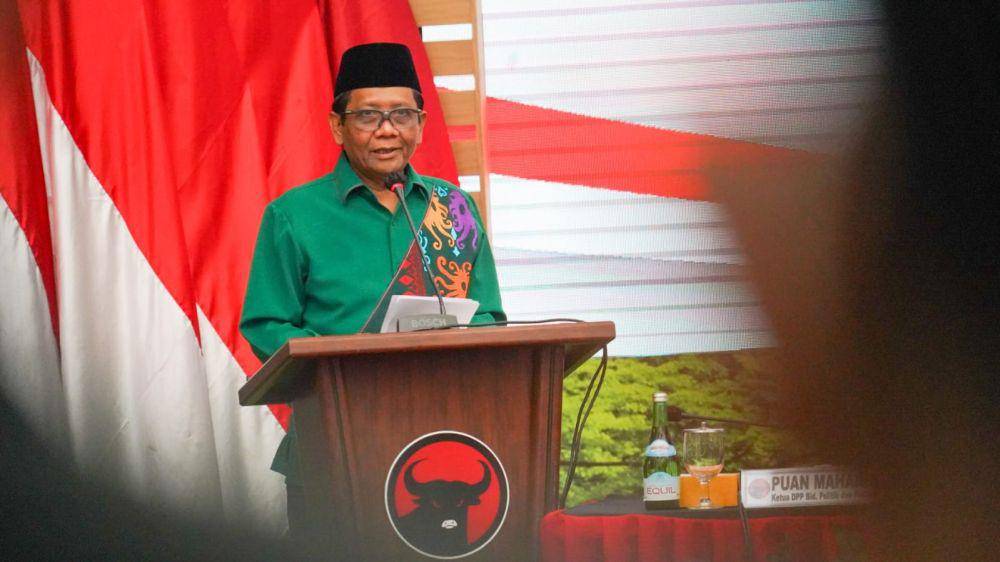Menko Polhukam, Mahfud MD ketika diumumkan sebagai bacawapres Ganjar Pranowo di DPP PDI Perjuangan pada 18 Oktober 2023. (Dokumentasi tim media Polhukam)