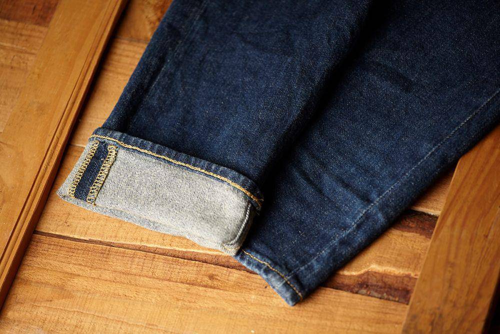 Celana jeans (dok. Freepik.com/photogenia)
