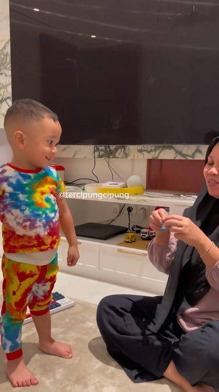 potret Rayyanza sudah bisa berhitung bahasa Inggris (instagram.com/tercipungcipung)