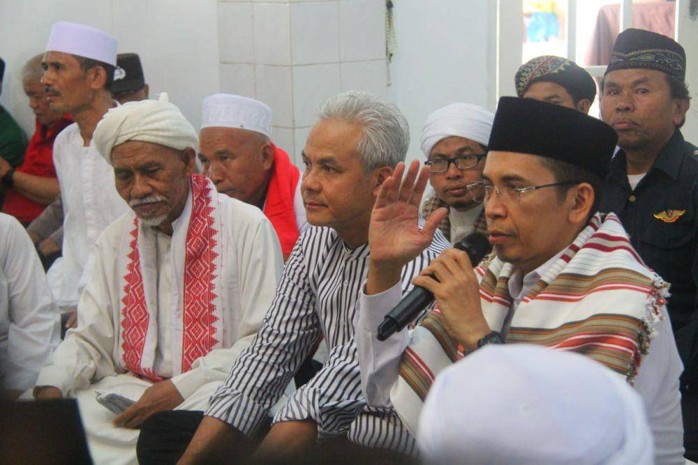 Capres Ganjar Pranowo didampingi TGB M. Zainul Majdi saat berkunjung ke Lombok Timur. (Dok. Istimewa)