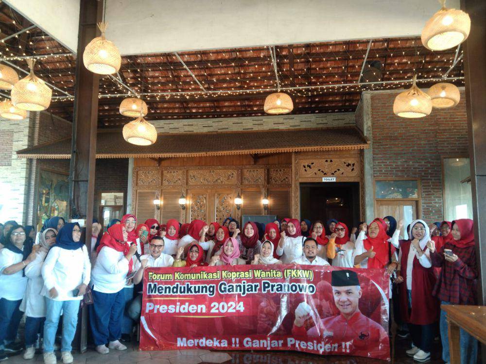 Emak-emak di Kota Batu deklarasi dukungan pada Ganjar Pranowo. (IDN Times/Rizal Adhi Pratama)