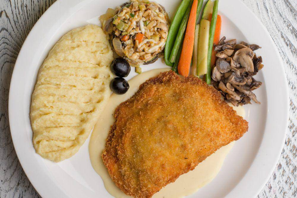 ilustrasi mashed potato dengan ayam katsu (pexels.com/Shameel mukkath)