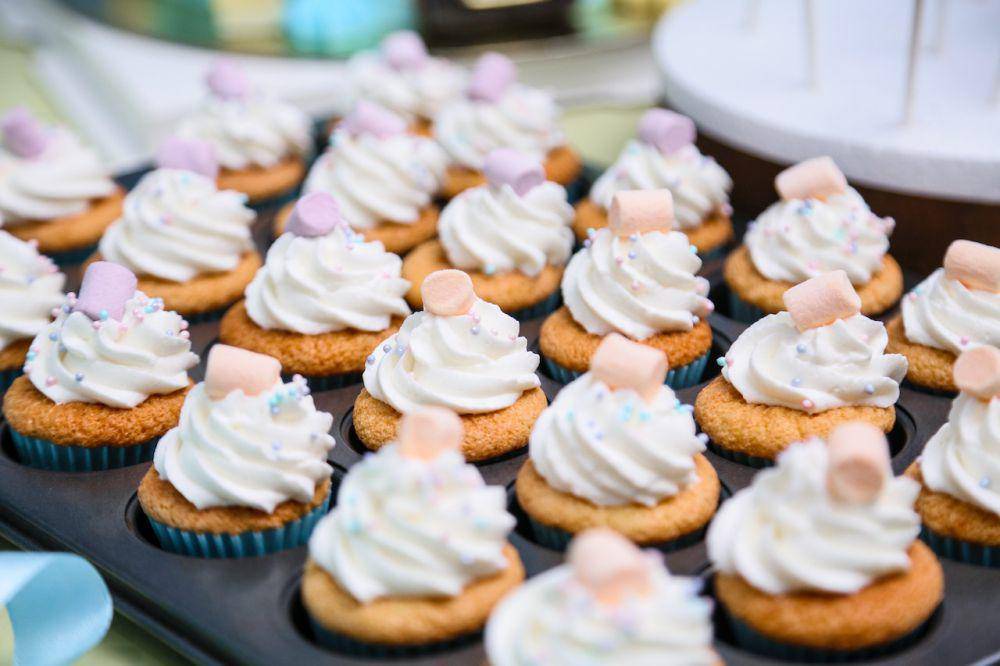 cupcakes dengan white cream (pexels.com/Dmitry Sidorov)