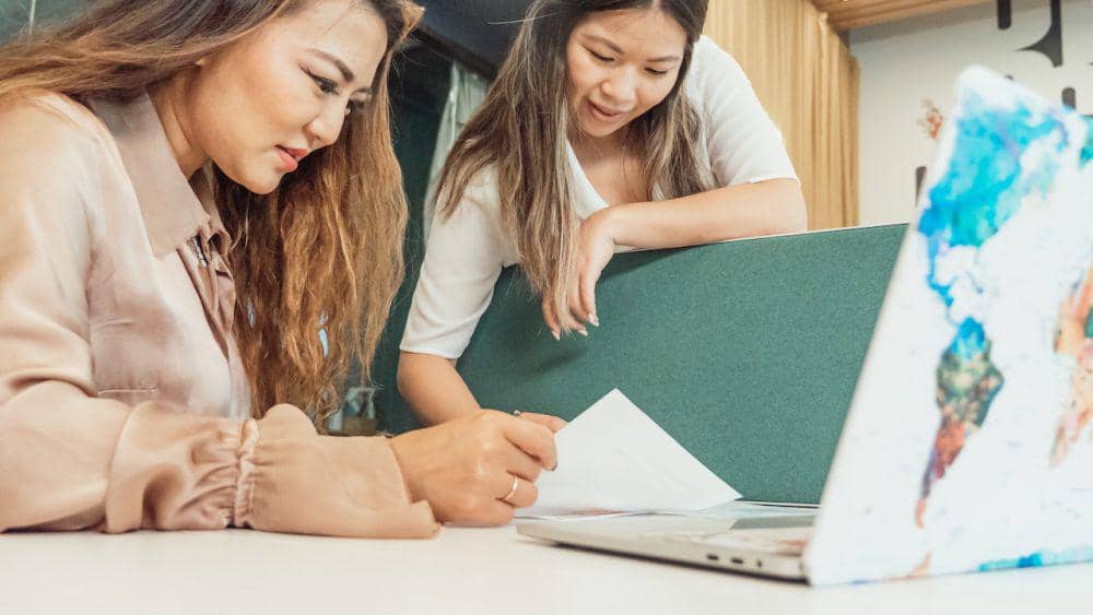 ilustrasi memberikan alasan orang mengambil sebuah pendapat (pexels.com/Kindel Media)