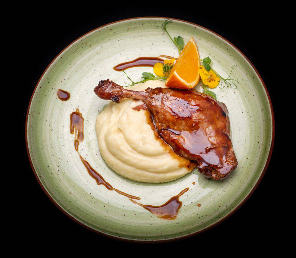 ilustrasi mashed potato dengan ayam bakar pedas manis (pexels.com/Ruslan Khmelevsky)