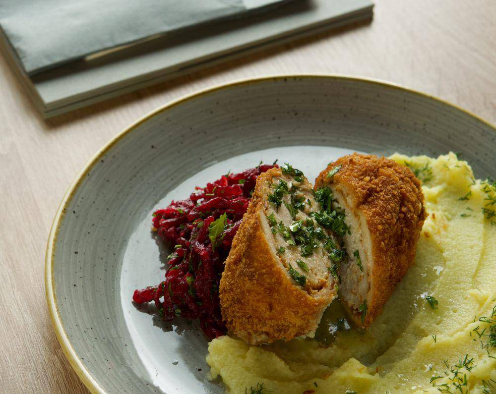 ilustrasi mashed potato dengan chicken cordon blue (pexels.com/Sylwester Ficek)