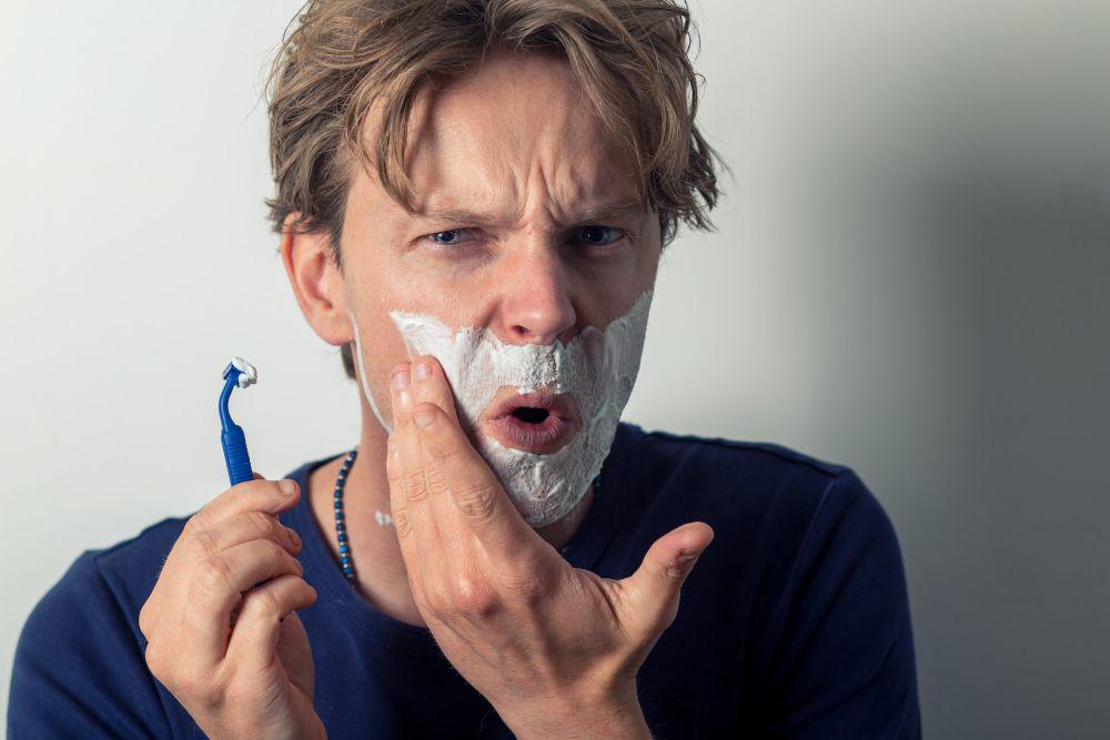 6 Kesalahan Fatal Mencukur Kumis, Awas Bisa Razor Burn!