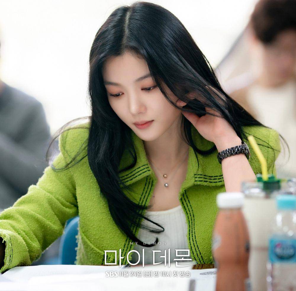Kim Yoo Jung saat pembacaan naskah drakor My Demon (instagram.com/sbsdrama.official)