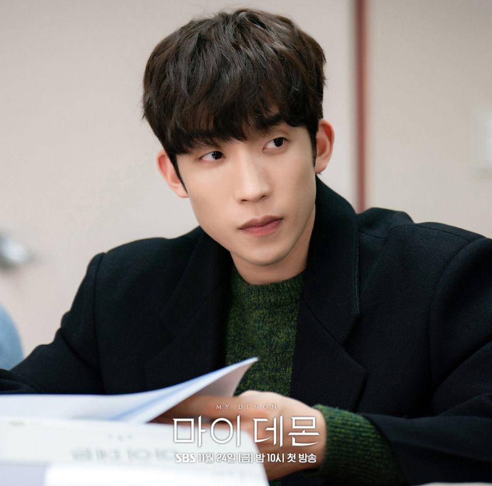Lee Sang Yi saat pembacaan naskah drakor My Demon (instagram.com/sbsdrama.official)
