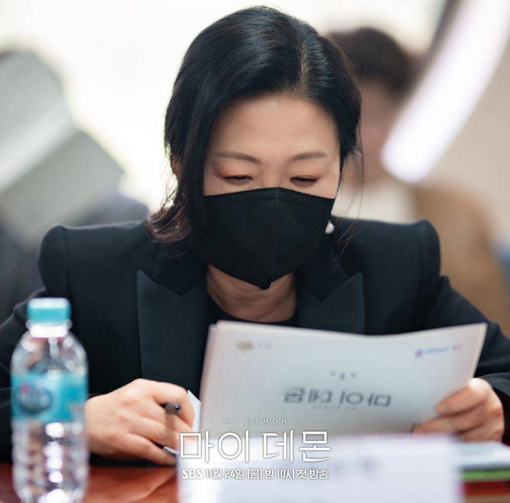Kim Hae Sook saat pembacaan naskah drakor My Demon (instagram.com/sbsdrama.official)