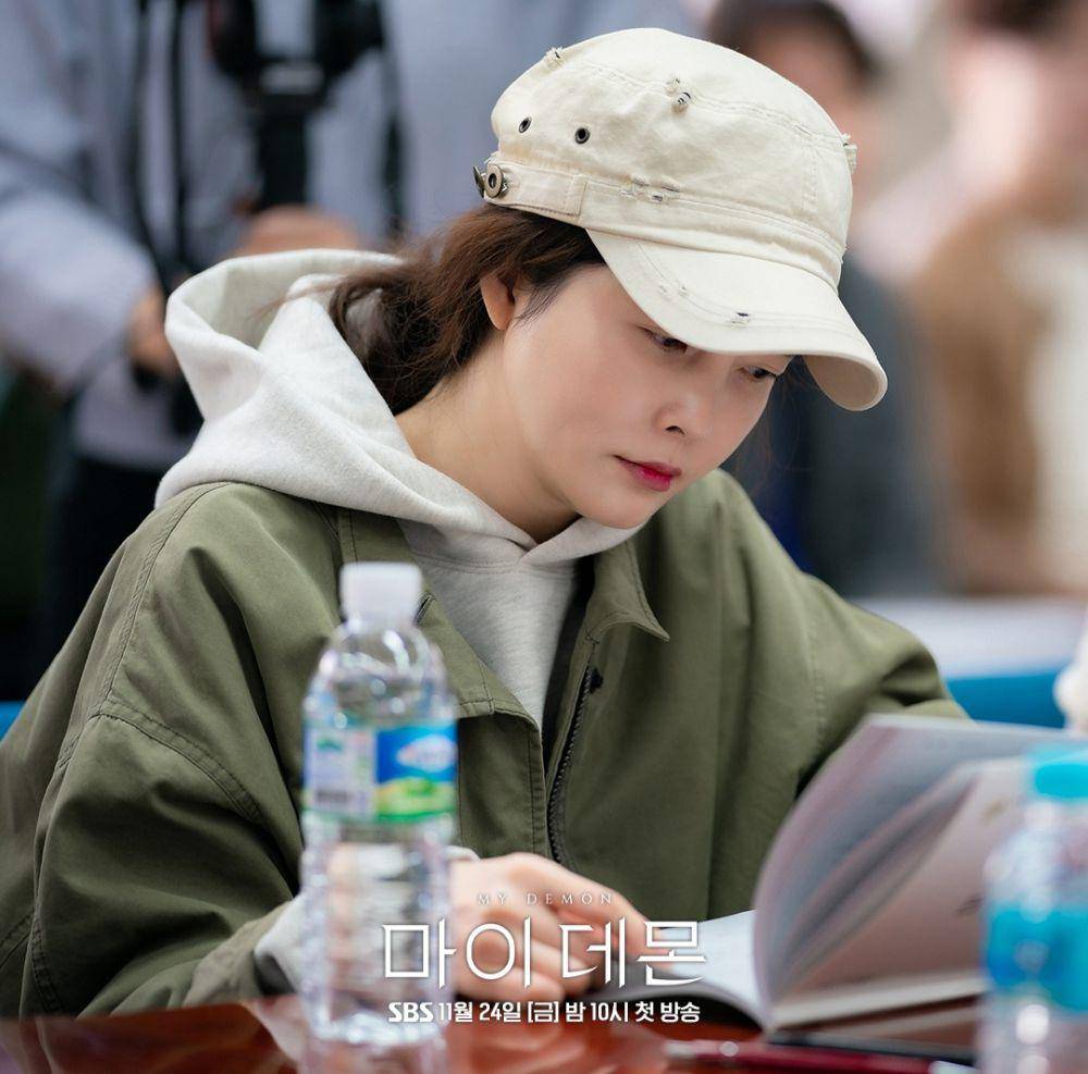 Jo Yeon Hee saat pembacaan naskah drakor My Demon (instagram.com/sbsdrama.official)