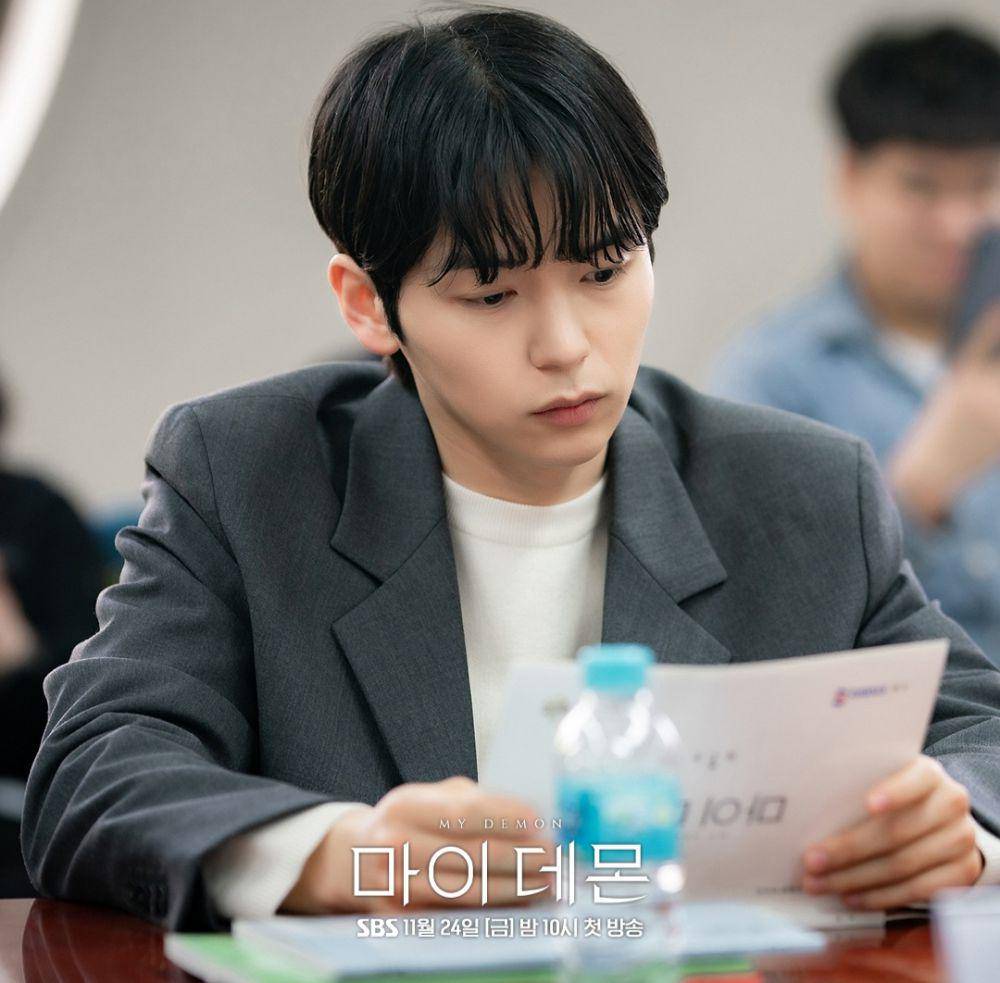 Kang Seung Ho saat pembacaan naskah drakor My Demon (instagram.com/sbsdrama.official)