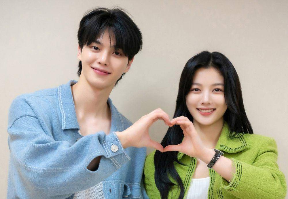 Song Kang dan Kim Yoo Jung saat pembacaan naskah drakor My Demon (instagram.com/sbsdrama.official)
