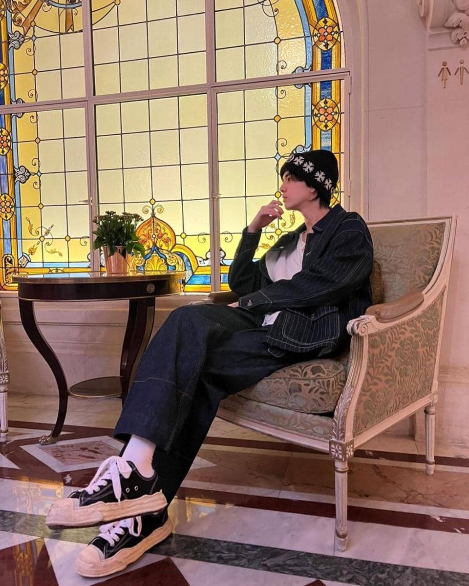 OOTD liburan ala Younghoon THE BOYZ (instagram.com/official_theboyz)