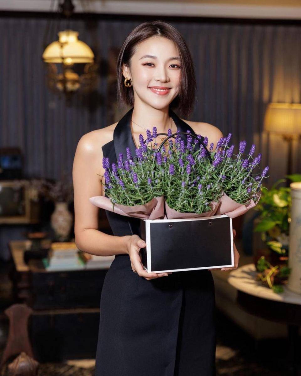 Potret Kunjungan Miss Earth 2022 Mina Sue Choi ke Vietnam (Instagram.com/missearth)