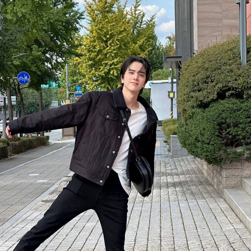 OOTD liburan ala Younghoon THE BOYZ (instagram.com/official_theboyz)