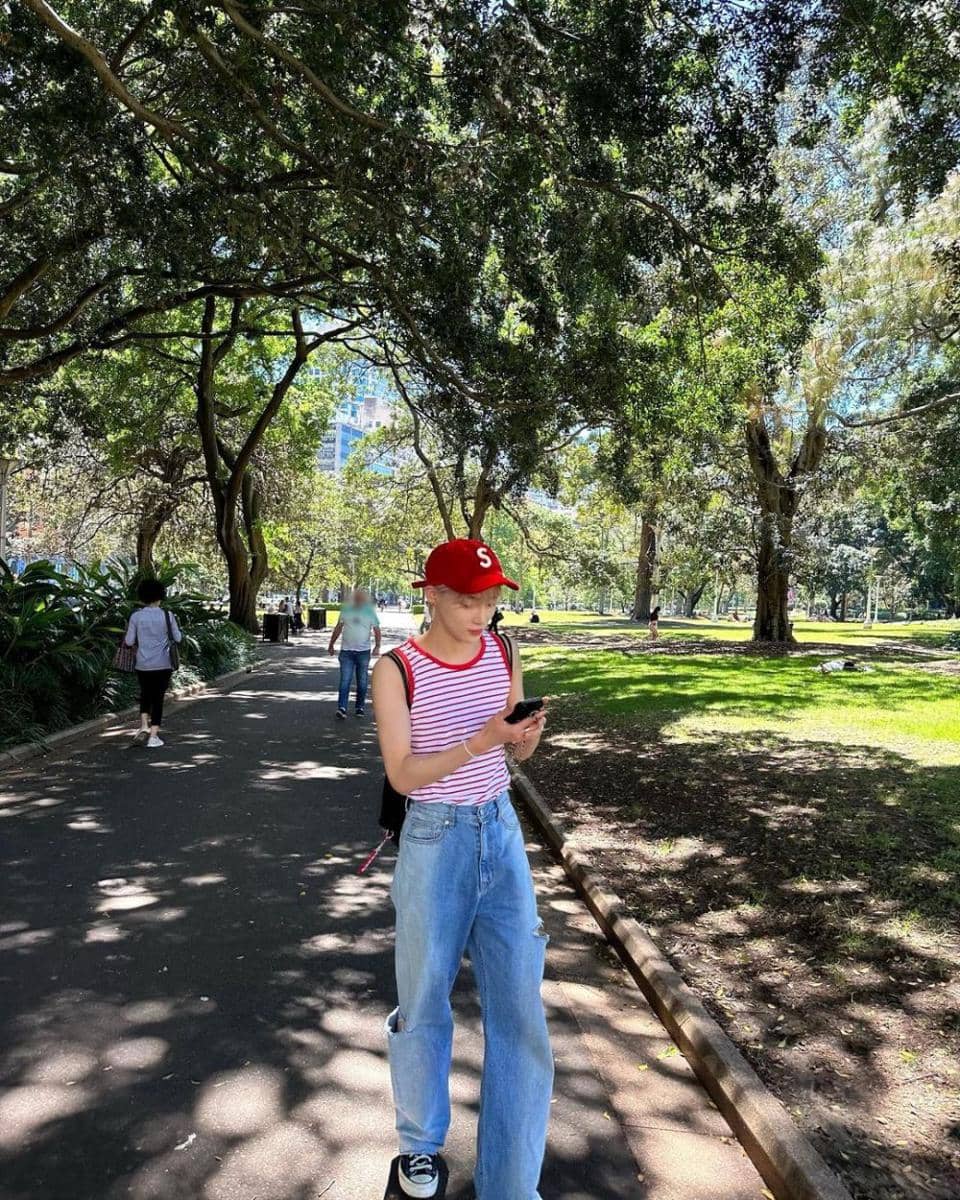 OOTD liburan ala Chanhee THE BOYZ (instagram.com/official_theboyz)