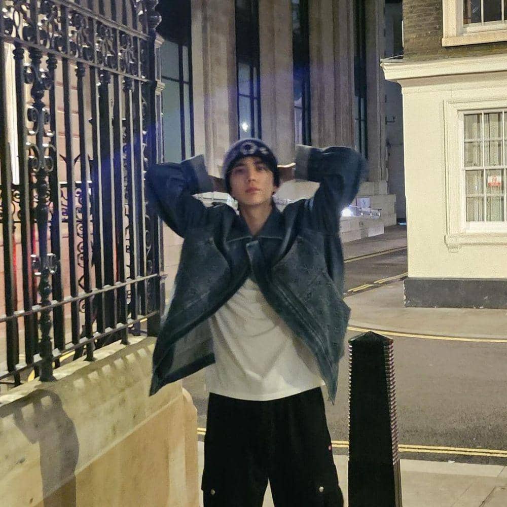 OOTD liburan ala Younghoon THE BOYZ (instagram.com/official_theboyz)