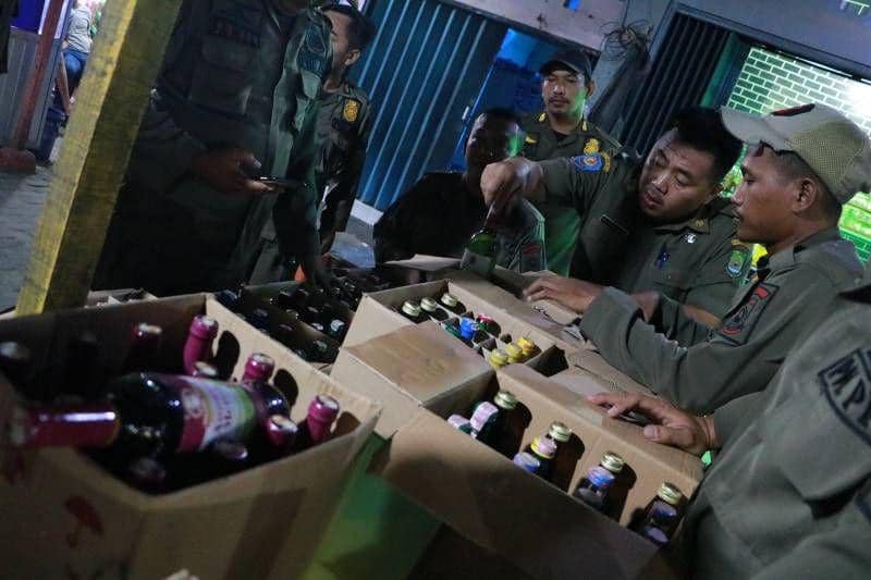 Razia Miras, Satpol PP Kota Tangerang Sita 174 Botol Miras