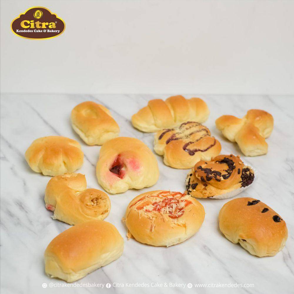 aneka jenis roti di Citra Kendedes Bakery. (instagram.com/citrakendedesbakery)